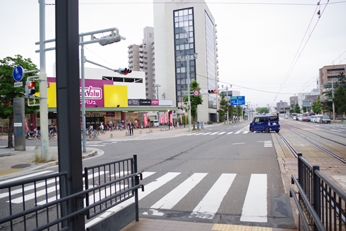 千田通りを南東方向に直進